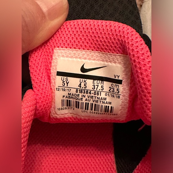 Nike Unisex Big Kids Youth Tanjun Running Gym Shoes Sneakers Black Pink 5Y - Picture 14 of 15